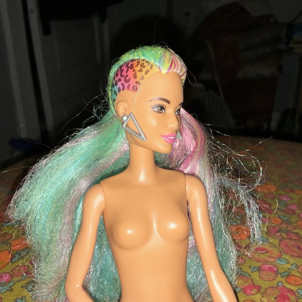 2021 Barbie Rainbow Leopard Long Hair Latina Doll Color Change Tan NUDE Earrings